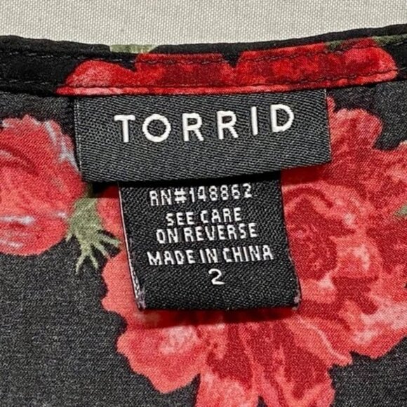 Torrid Peplum Blouse Women's 2/2X Black Red Floral Wrap Look Short Sleeve EUC - Picture 10 of 11